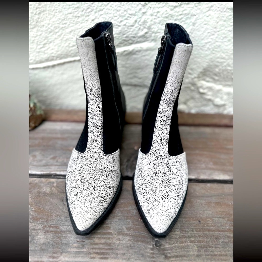 RARE Daniella Lehavi Boots - Like New!
